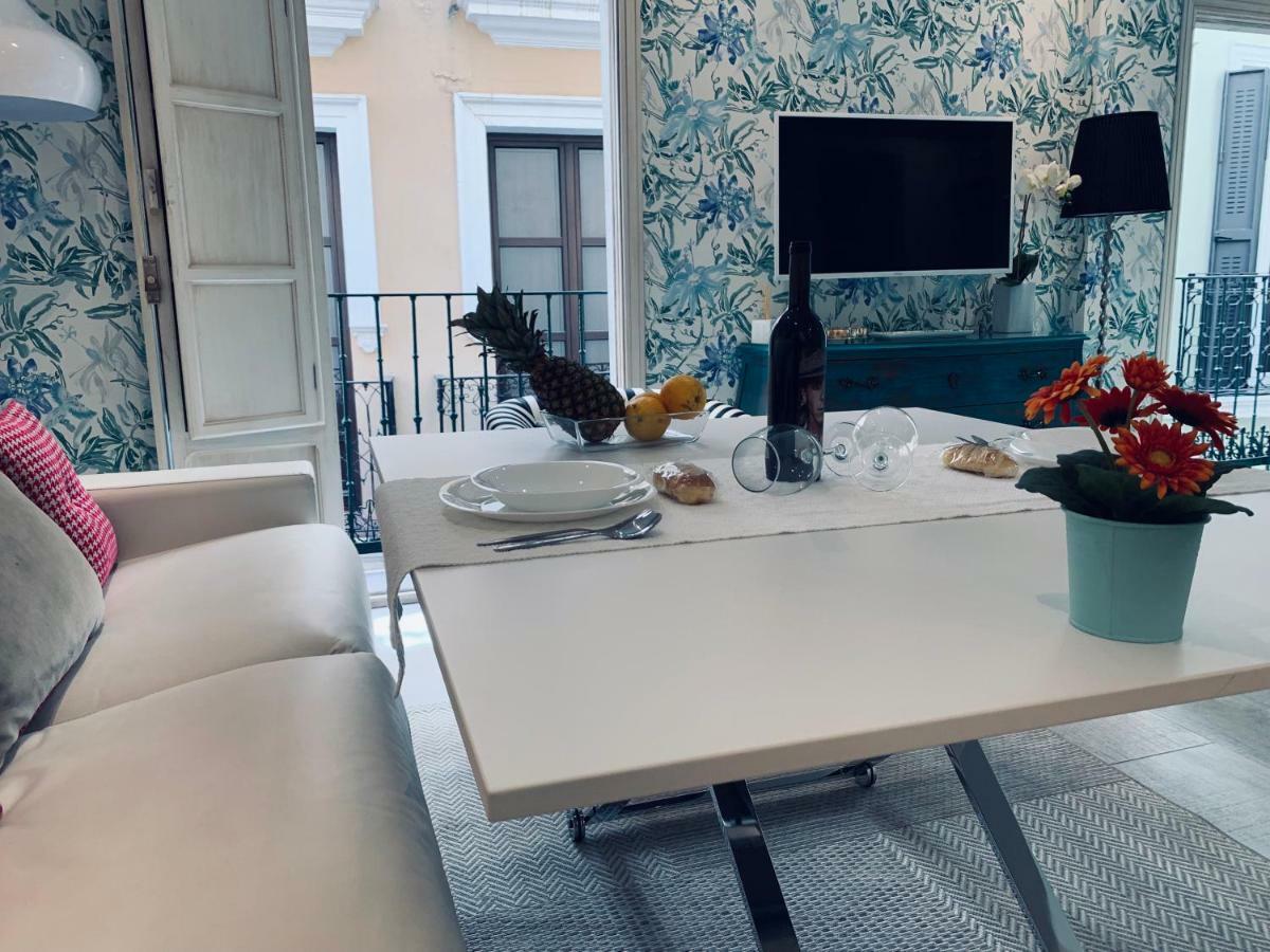 Cathedral Studio, Luxury In Cathedral Area, Parking Optional * Sevilla